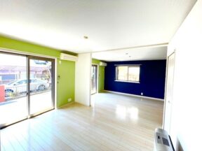 ◆賃料変更しました◆　小町大路から1本入った静かな住宅地　カースペース2台分あり【貸戸建　材木座3丁目】