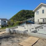 杉材を贅沢に使用　2箇所のデッキから山と海を眺望する住宅【葉山町一色　新築戸建】