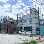 北鎌倉の高台　希少な「海軍通り」沿いに佇む全2棟【台　新築戸建】