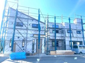 北鎌倉の高台　希少な「海軍通り」沿いに佇む全2棟【台　新築戸建】