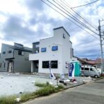 北鎌倉の高台　希少な「海軍通り」沿いに佇む全2棟【台　新築戸建】