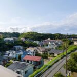 七里ヶ浜駅より徒歩5分 ルーフバルコニーから海を眺望します【七里ガ浜東2丁目 貸戸建】