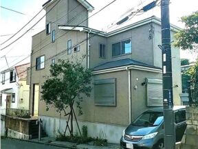 七里ヶ浜駅より徒歩5分　ルーフバルコニーから海を眺望します【七里ガ浜東2丁目　貸戸建】
