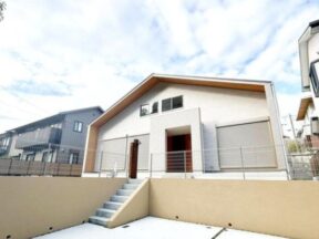 平屋風2階建 全居室南向き・ゆとりの3LDK【梶原3丁目 新築戸建】