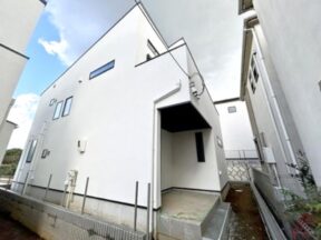 2025年10月完成・電気自動車の充電用電源も完備【手広4丁目　新築戸建】