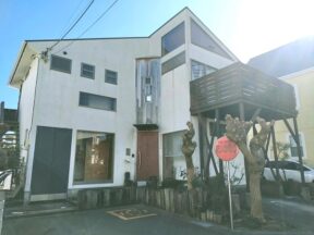 材木座海岸まで徒歩3分 ウッドデッキ、外シャワーあり【材木座5丁目 中古戸建】