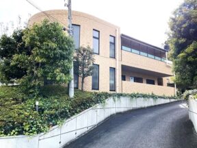 【セレーノ鎌倉長谷】駐車場1台分無料　長谷駅より徒歩5分