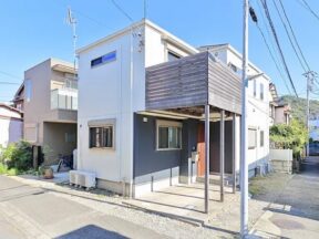 【逗子市久木】逗子駅まで平坦徒歩10分　収納スペース充実の4LDK